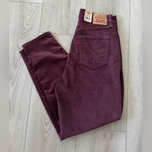 Levi's Burgundy Corduroy Jeans for Women’s 🍷
*NEW WITH TAGS 🏷️